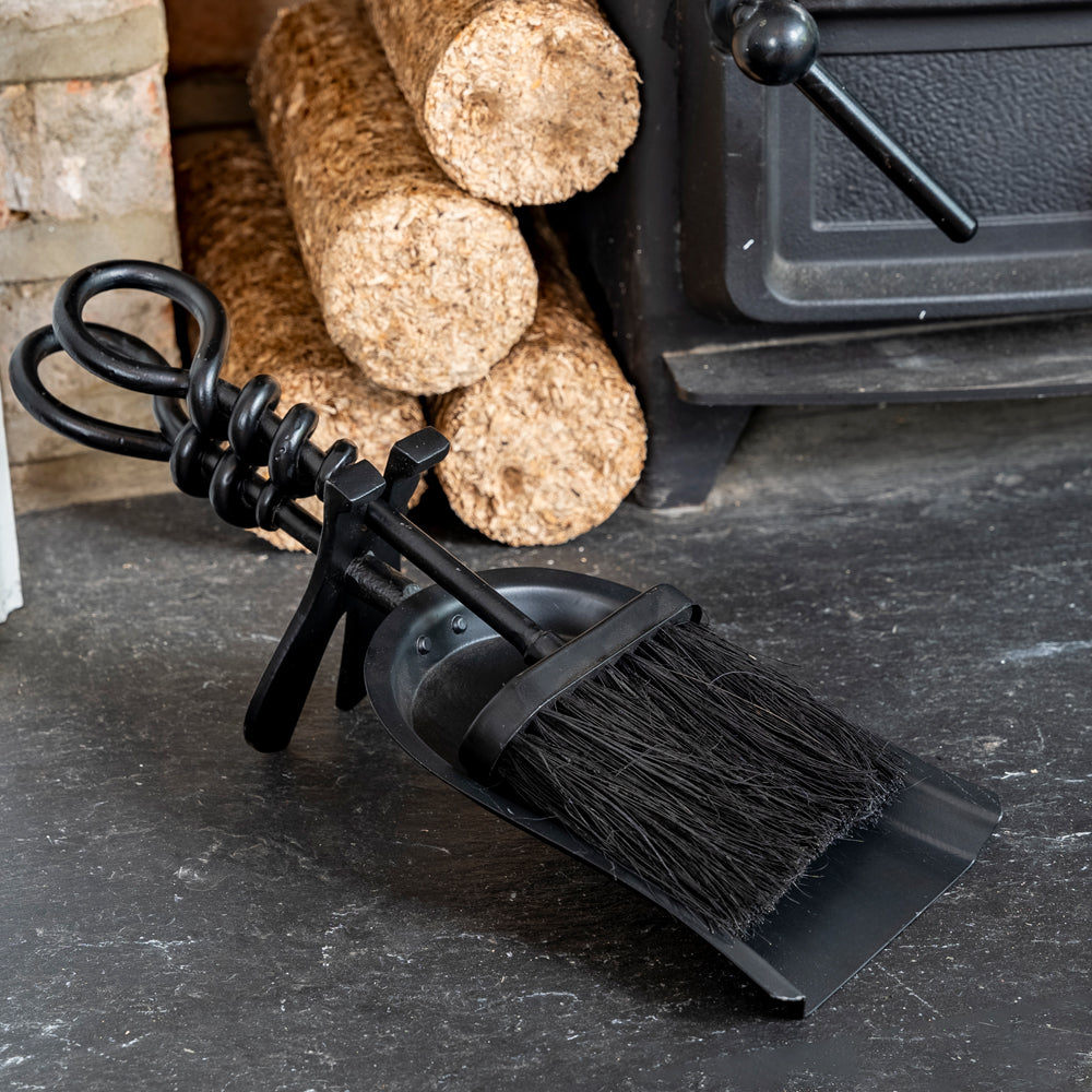 Fireplace Brush and Pan Set - Black.