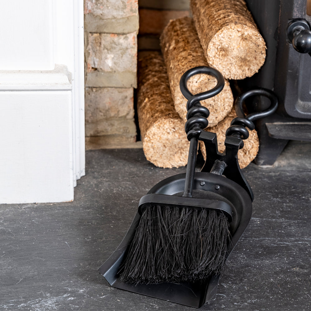 Fireplace Brush and Pan Set - Black.