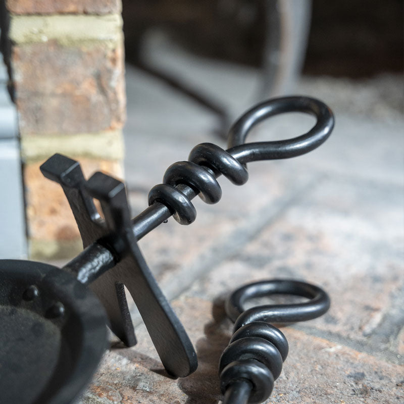 Fireplace Brush and Pan Set - Black.