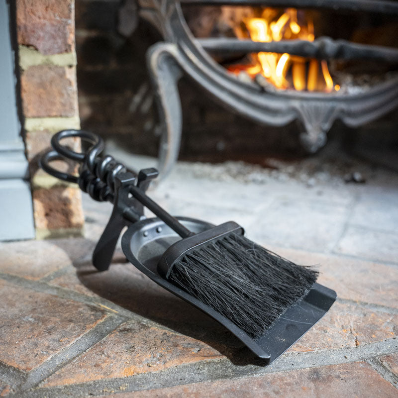 Fireplace Brush and Pan Set - Black.