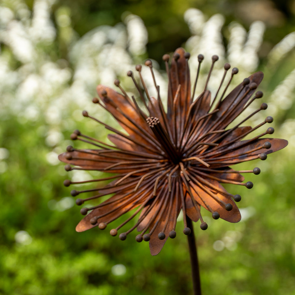 Rusted Metal Flowers Garden Stakes Design 5.