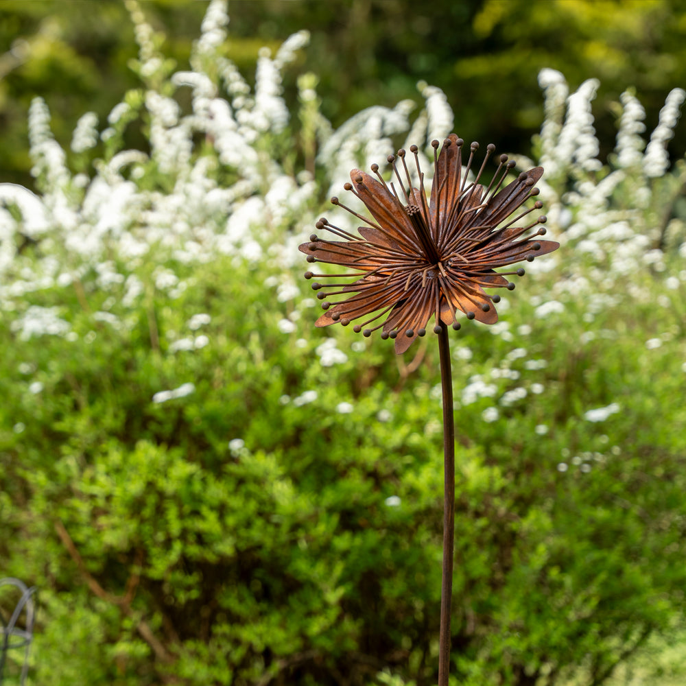 Rusted Metal Flowers Garden Stakes Design 5.