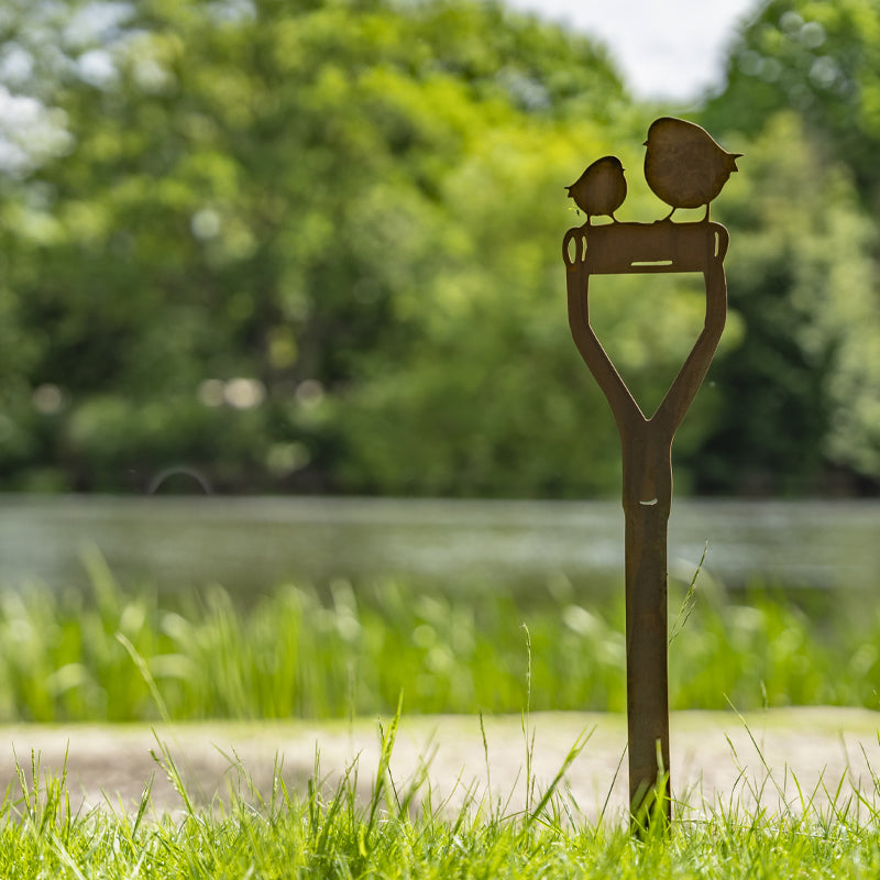 Robins Garden Ornament On a Spade Robin Garden Stake.