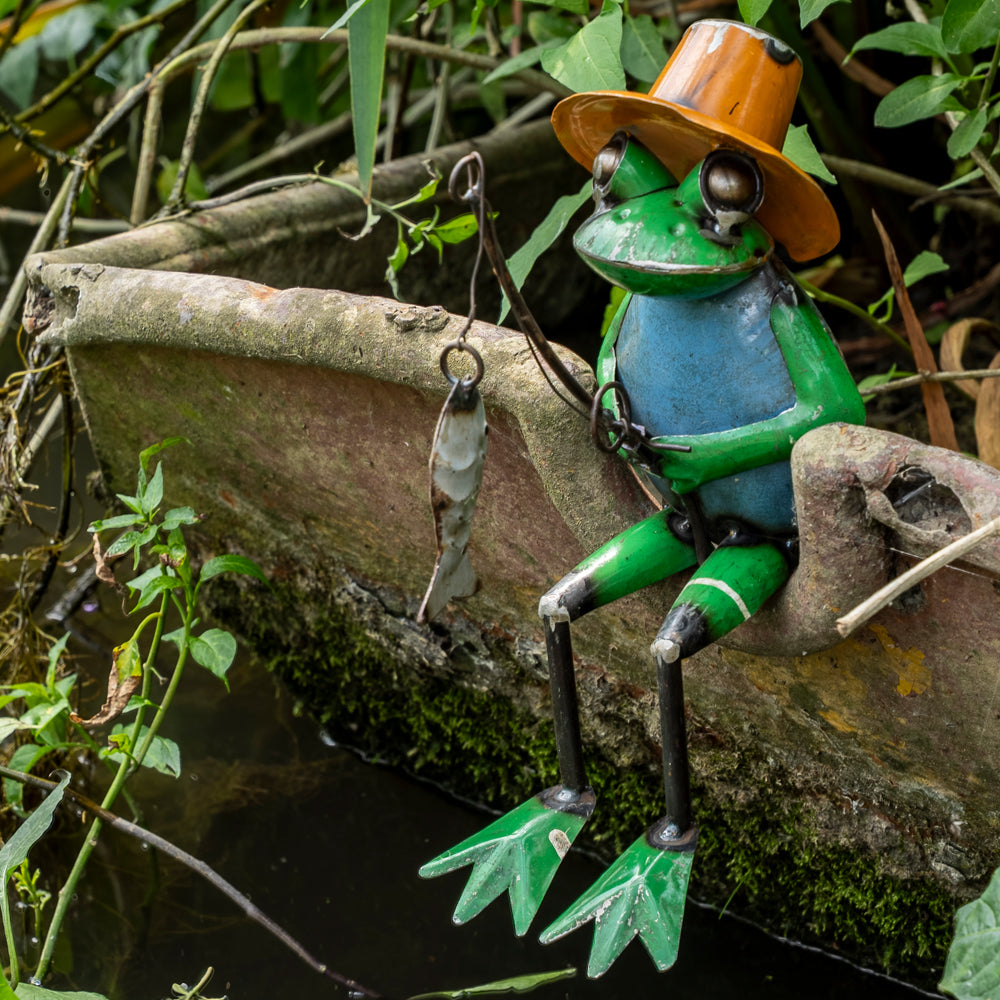 Recycled / Upcycled Tin Frog Fishing Sculpture.