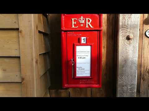 Red ER Wall Mounted Post Box.