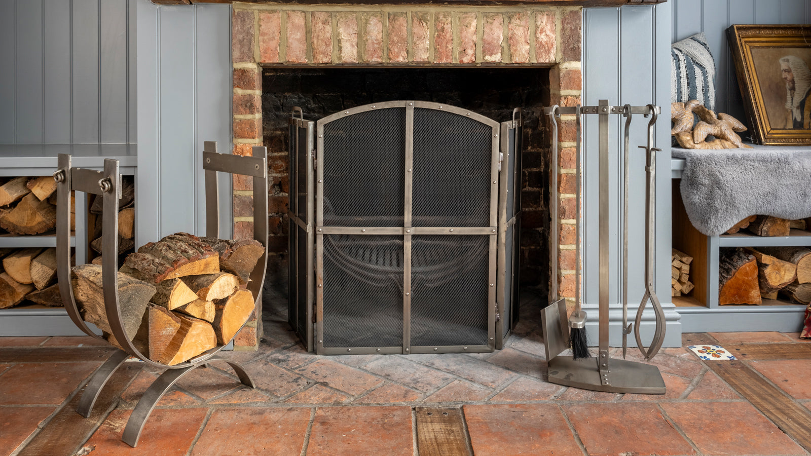 How to Store Firewood So It Burns Well This Winter