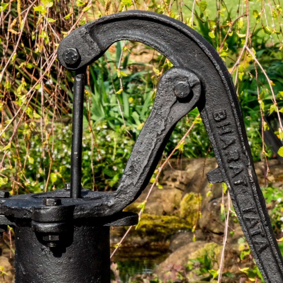 Cast Iron Garden Water Hand Pump – Forge & Foundry Limited