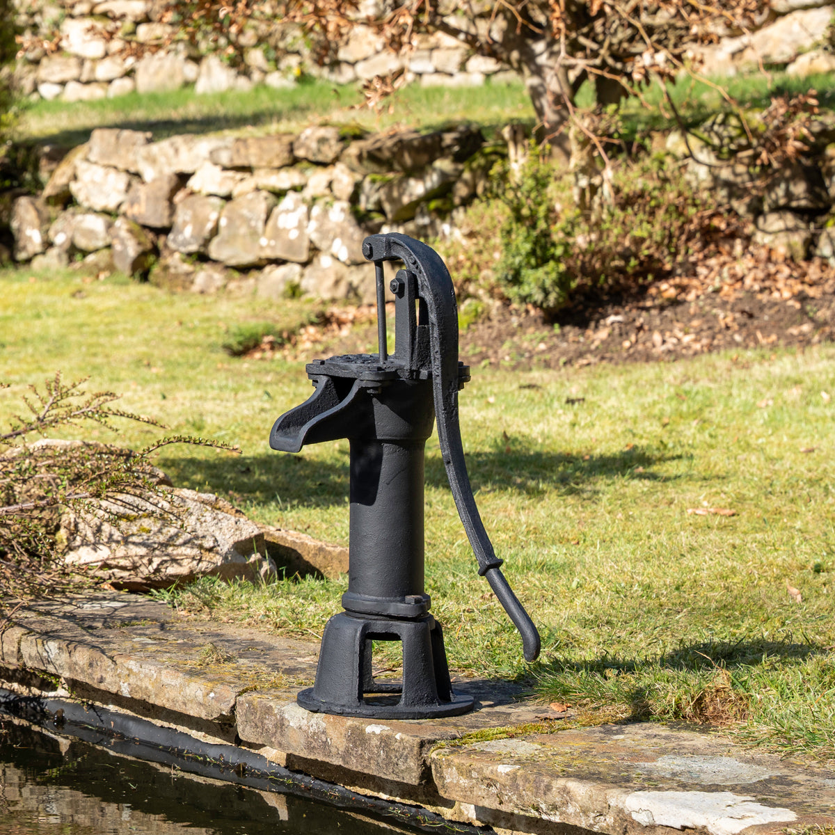 Cast Iron Garden Water Hand Pump – Forge & Foundry Limited